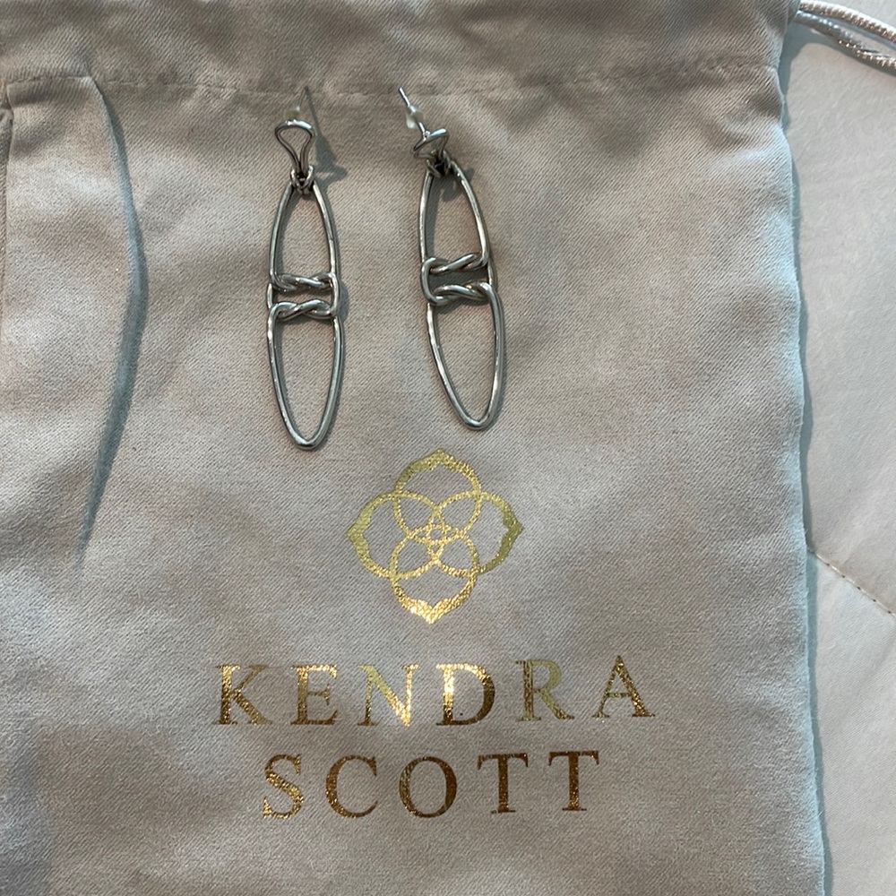 Euc kendra Scott earrings